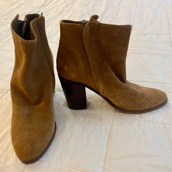 Dolce Vita Stunna suede heeled bootie - Picture 1 of 3